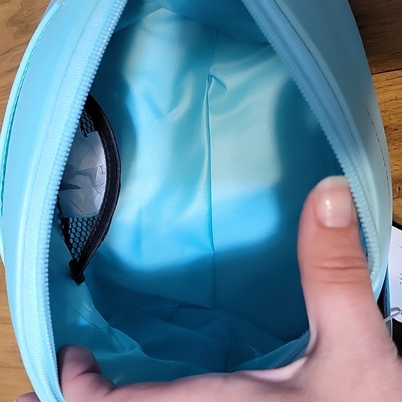 Corkcicle Bags Nwt Corkcicle Adair Crossbody Lunch Bag In Turquoise